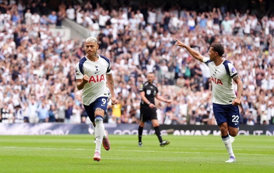 主场告负, 阵伯恩利的, 理查利森背