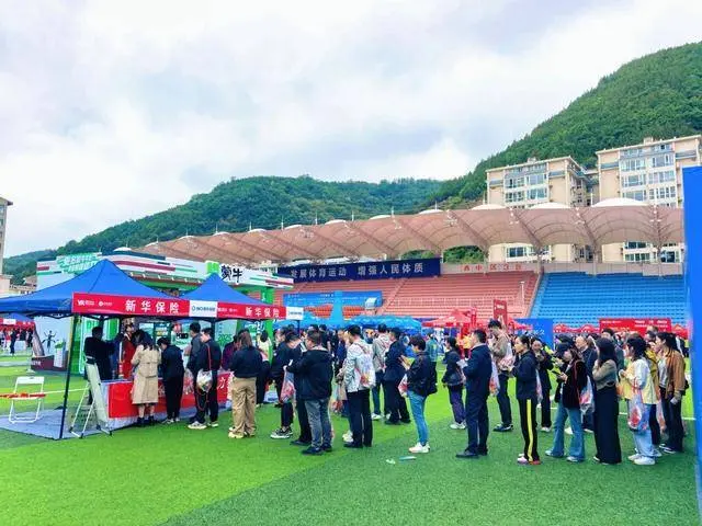 领略革命精 领略革命精